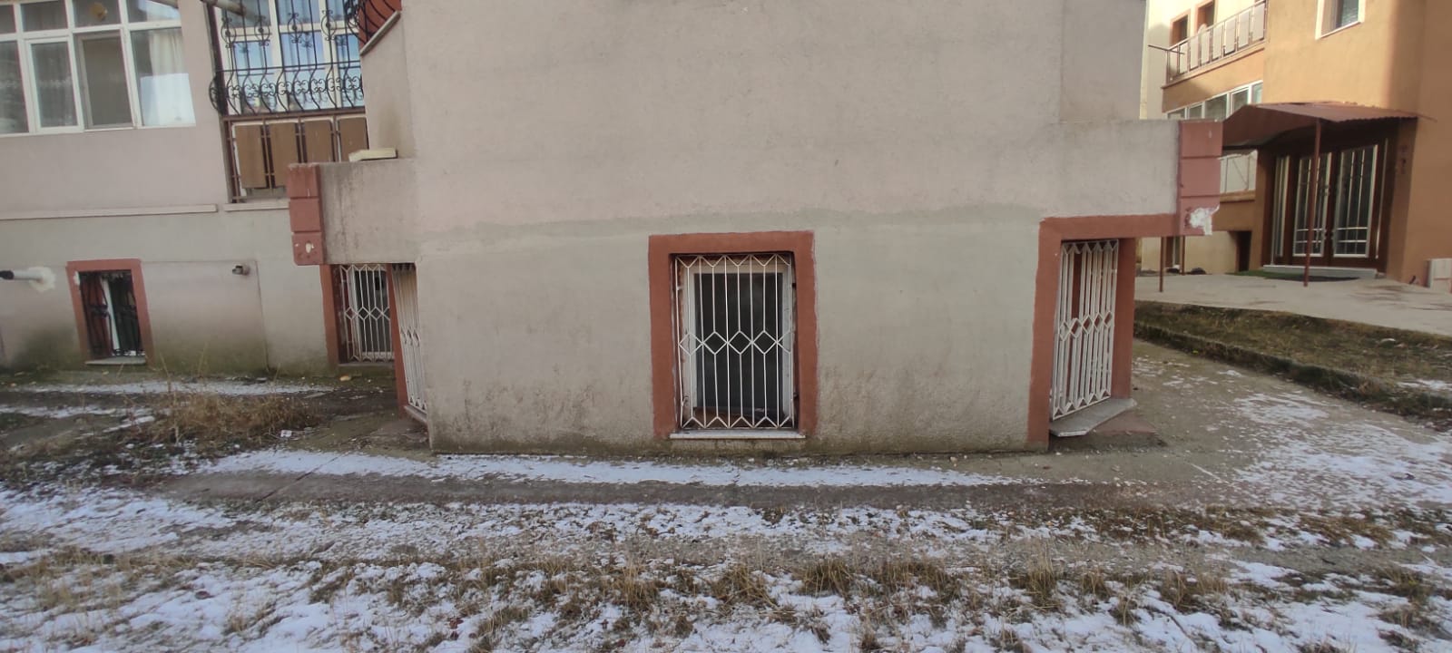 DADAŞKENT'TE SATILIK BODRUM KATI